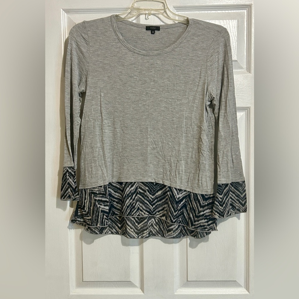 Stylish Gray Long Sleeve Top with Black Chevron Hem